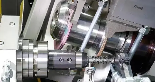 worm-shaft-manufacturing-process-Grinding